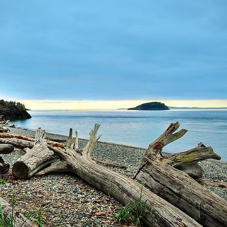 Coachman Inn Oak Harbor Bagian luar foto